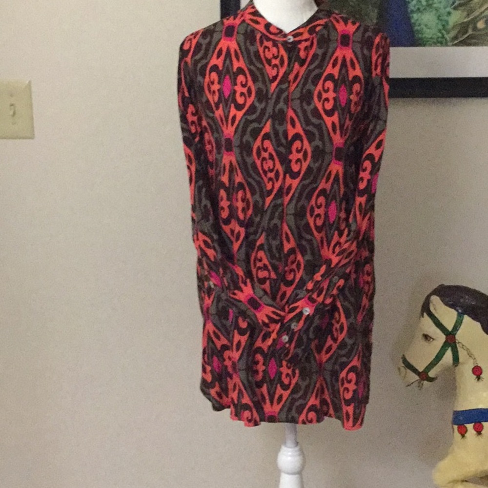 Long top. - Picture 2 of 3